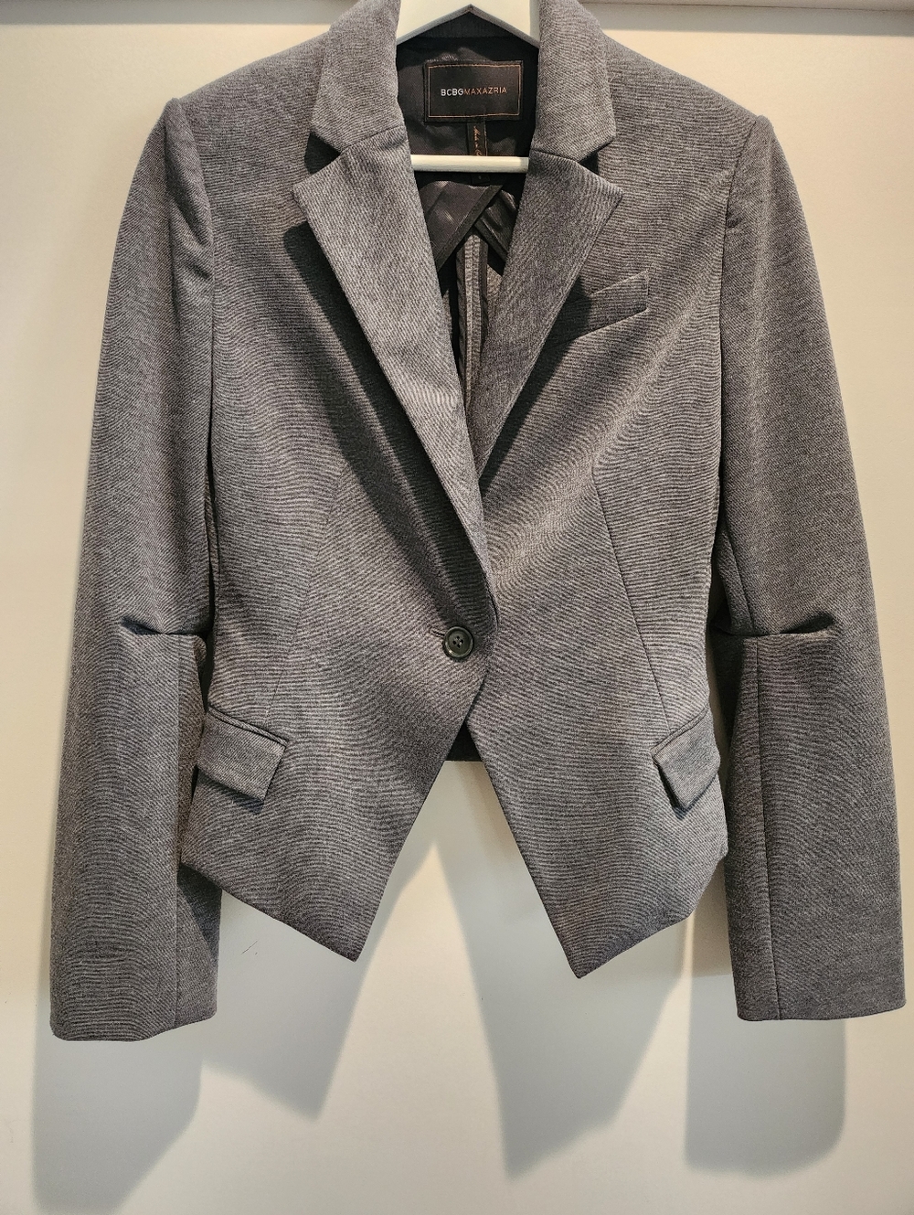 BCBG Max Azria Cropped Grey Blazer – Structured Fit